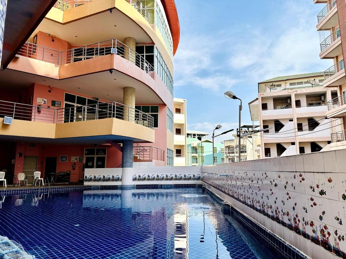 Wisdom Burg Bangsaen, Pool, Gym Aparthotel Ban Rong Khoei Bagian luar foto